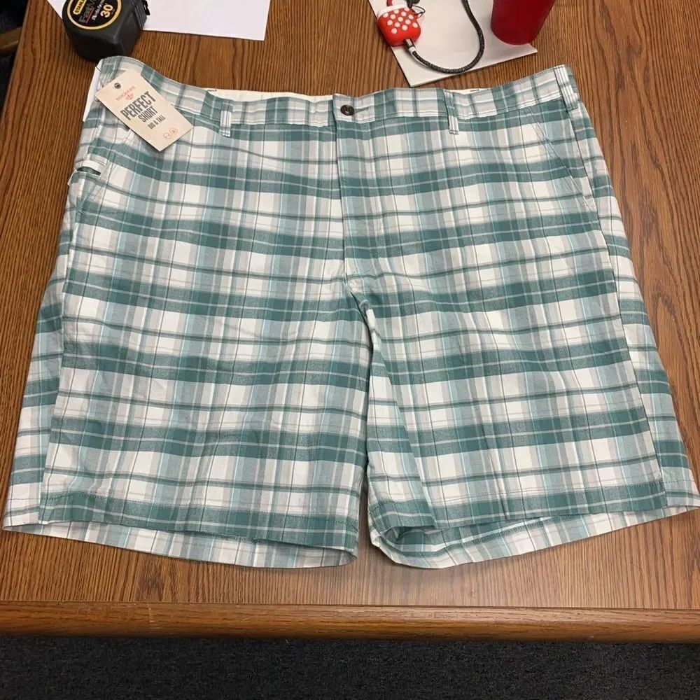Dockers Plaid Perfect Short sz 46 NWT